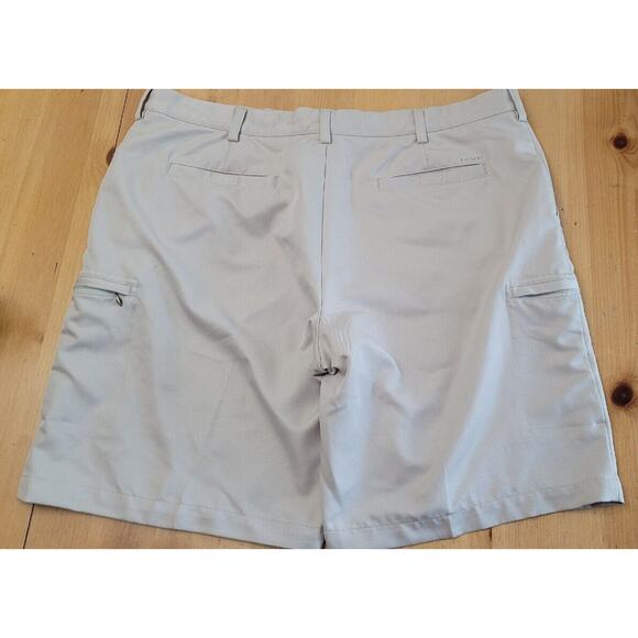 Izod Mens Golf Shorts Size 42 Khaki Chino Flat Athletic Quick Dry - Picture 3 of 6